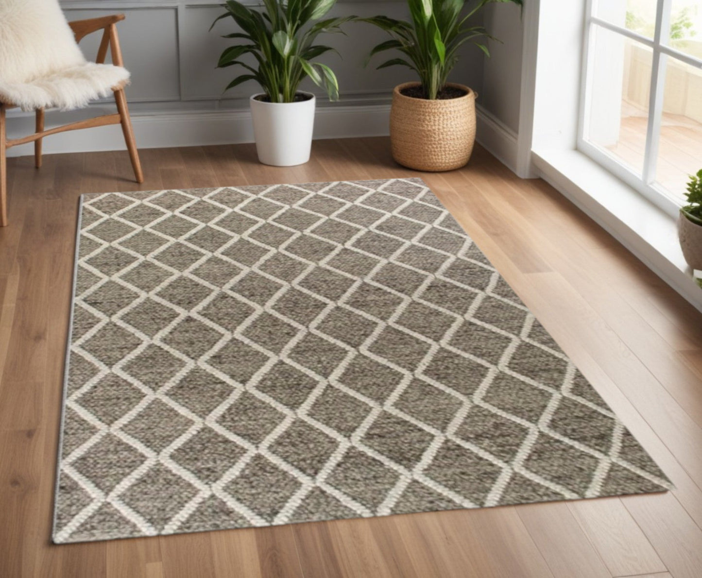 8' X 10' Dark Gray And Ivory New Zealand Lambs Wool Diamond Hand Woven