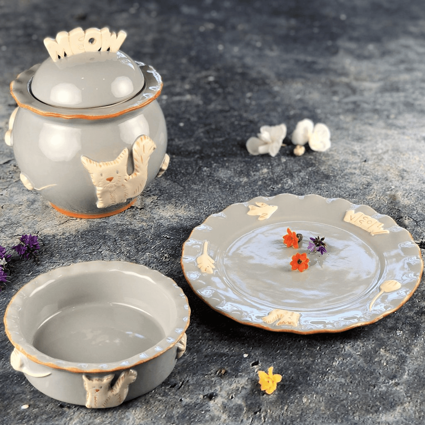 Elegant Stoneware Cat Bowl for Food and Water