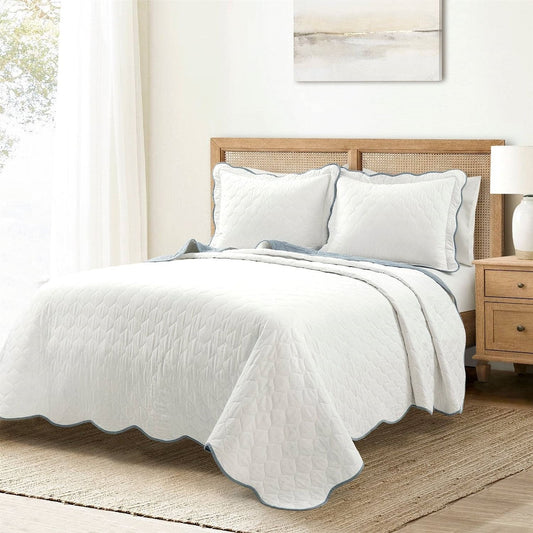 King/Cal King White Blue Scalloped Edge Reversible Thin Light Quilt