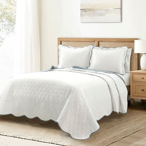 King/Cal King White Blue Scalloped Edge Reversible Thin Light Quilt
