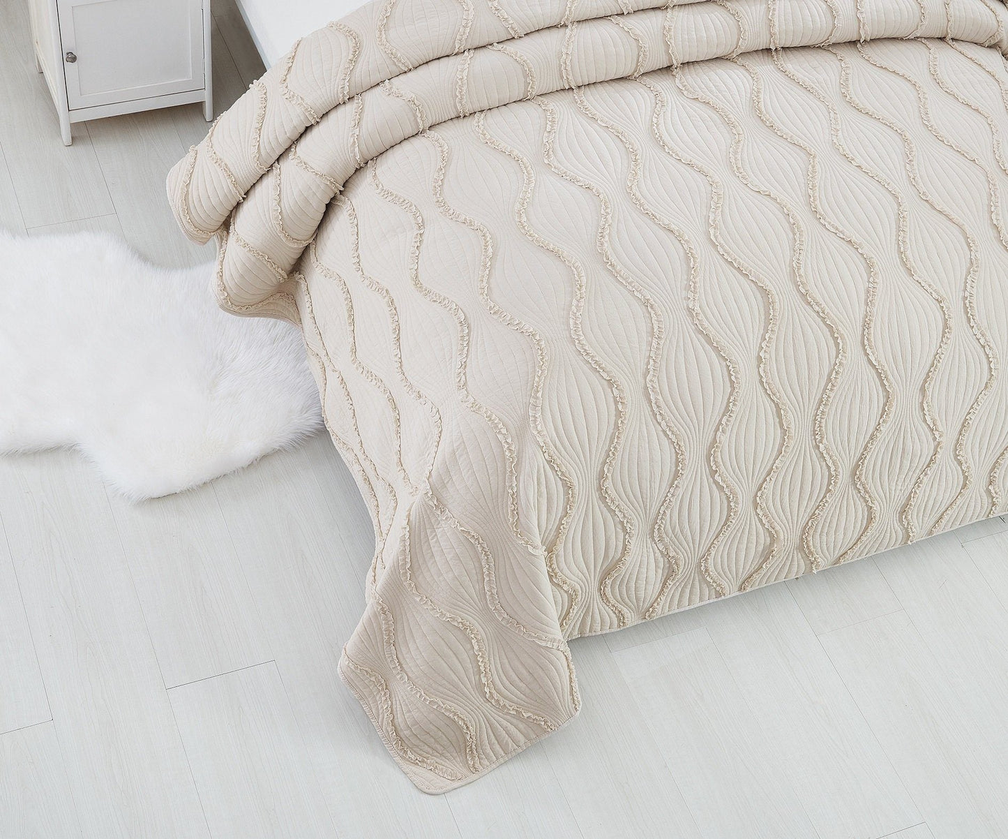 DaDa Bedding Soft Charming French Country Ruffles Quilted Cotton
