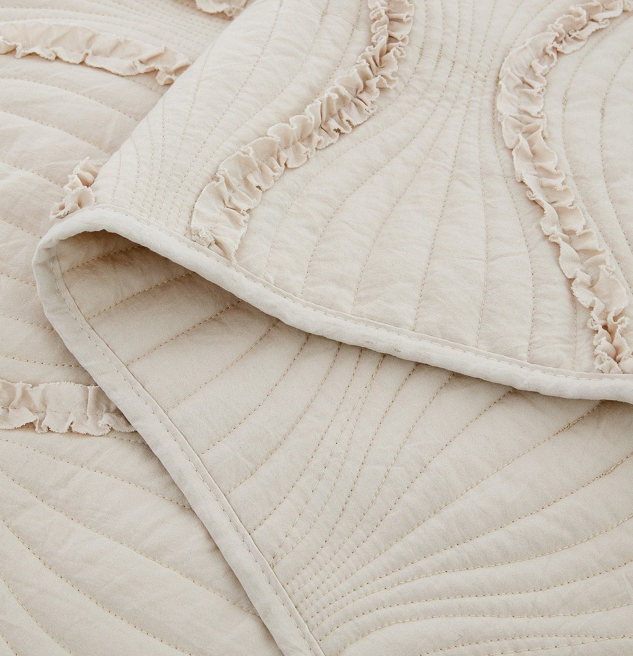 DaDa Bedding Soft Charming French Country Ruffles Quilted Cotton